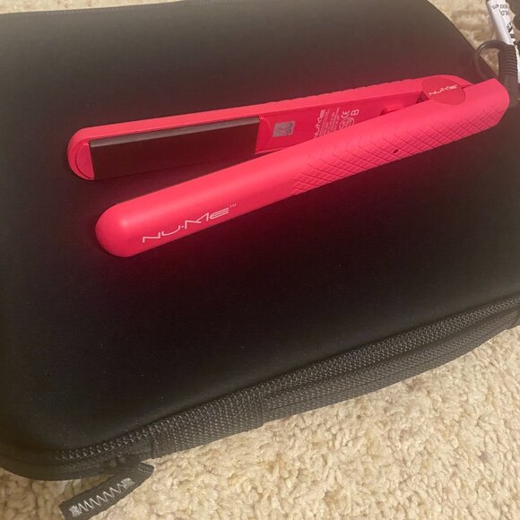 NuMe Flat Iron - Picture 2 of 4